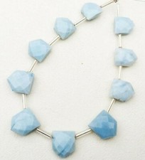 Pietra preziosa opale blu