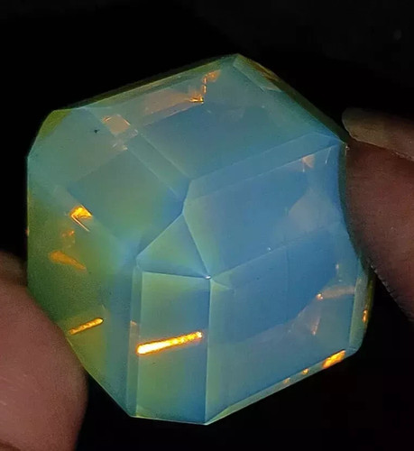 Pietra preziosa sfusa - , a